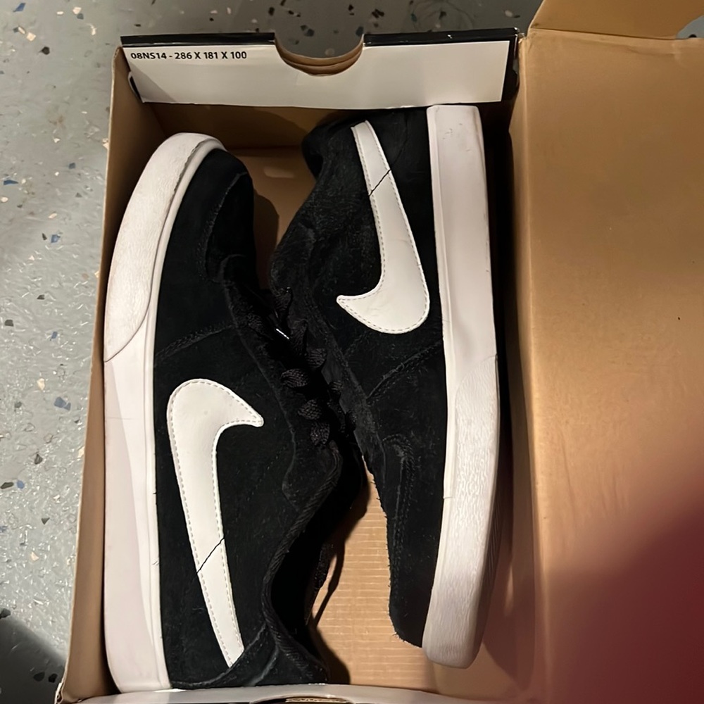 MAVRK JR 6.5 Nike shoes